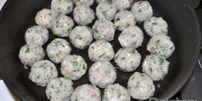 Рецепт рыбных фрикаделек в сливочно-томатном соусе