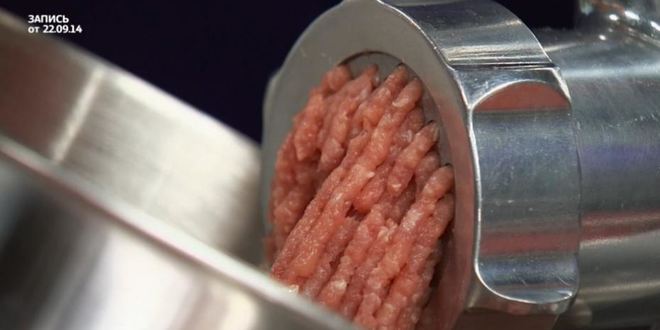 Рецепт скандинавских фрикаделек с брусничным соусом и пикантным пюре