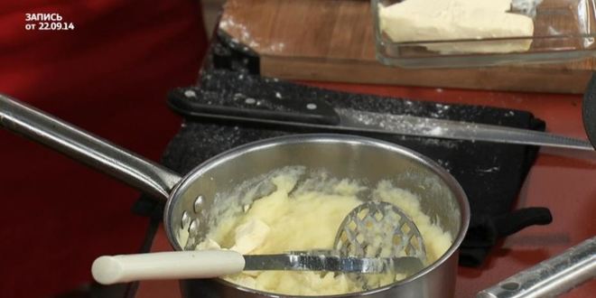 Рецепт скандинавских фрикаделек с брусничным соусом и пикантным пюре