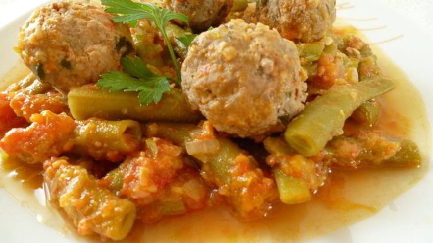 Рецепт спаржевой фасоли с фрикадельками в пикантном соусе