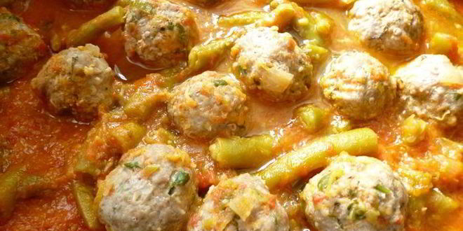 Рецепт спаржевой фасоли с фрикадельками в пикантном соусе