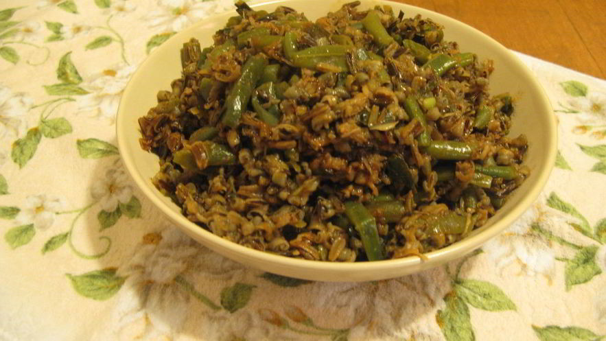Рецепт дикого риса со стручковой фасолью и луком-пореем