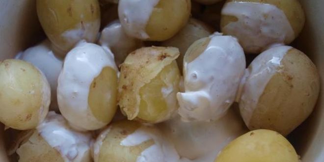 Рецепт картофеля молодой со сметаной и зеленью