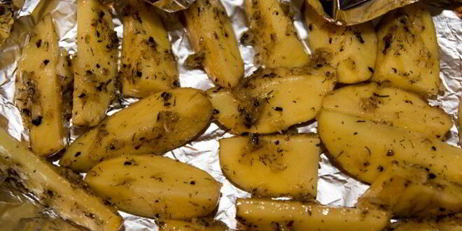 Рецепт картофеля по-деревенски с чесноком