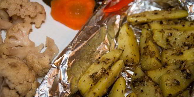 Рецепт картофеля по-деревенски с чесноком