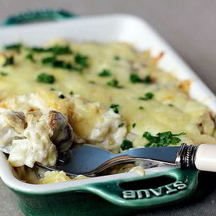 Рецепт Картофеля с шампиньонами и сметаной в духовке