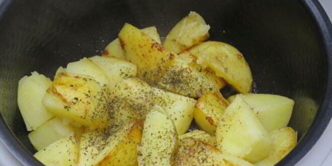 Рецепт картофеля со сметаной и хмели-сунели в мультиварке