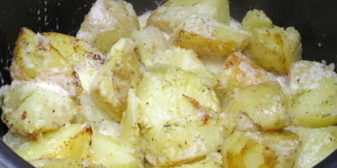Рецепт картофеля со сметаной и хмели-сунели в мультиварке