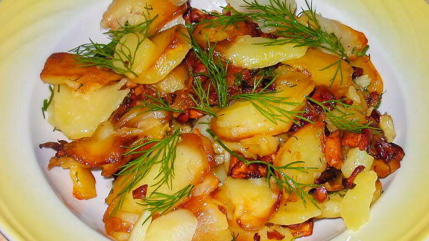 Рецепт картофеля, жаренного с лисичками