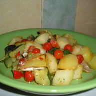 Рецепт Картофеля, жареного с цукини и помидорами черри