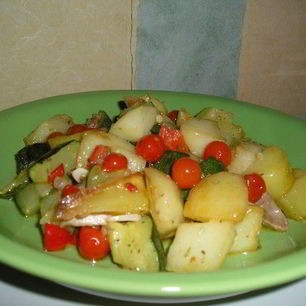 Рецепт Картофеля, жареного с цукини и помидорами черри