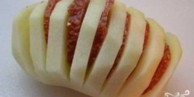 Рецепт картошки с колбасой и сыром в духовке