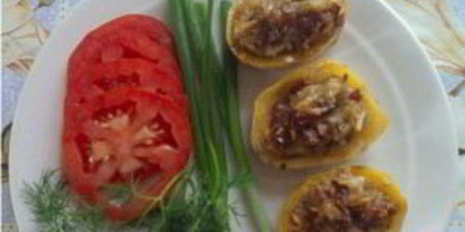 Рецепт картошки с колбасой в духовке