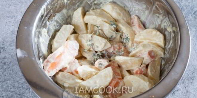 Рецепт картошки с майонезом и морковью в духовке