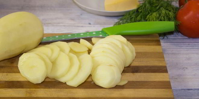 Рецепт картошки с помидорами и сыром в духовке