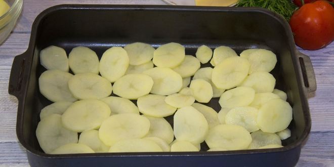 Рецепт картошки с помидорами и сыром в духовке