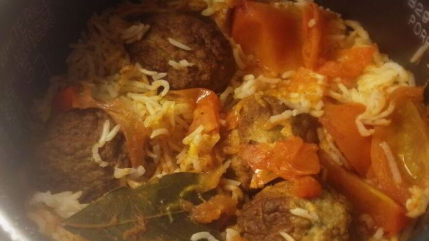 Рецепт риса с тефтельками и овощами в мультиварке
