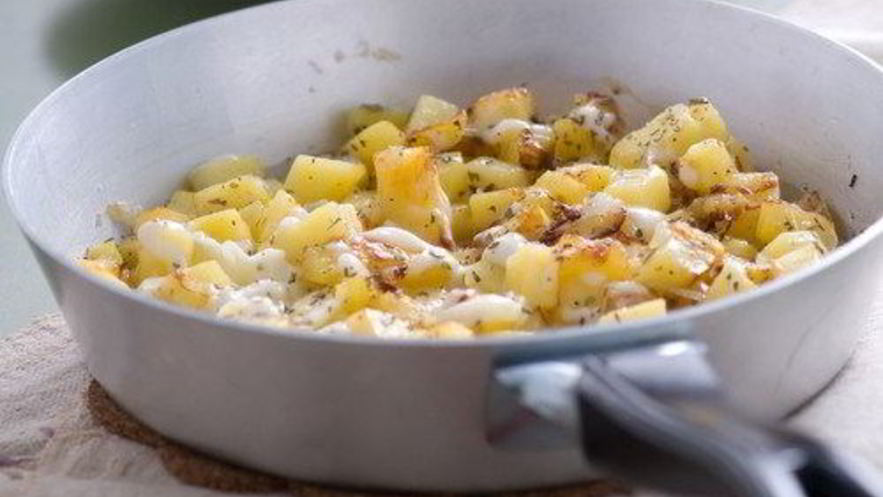 Рецепт жареного картофеля с фетой и орегано