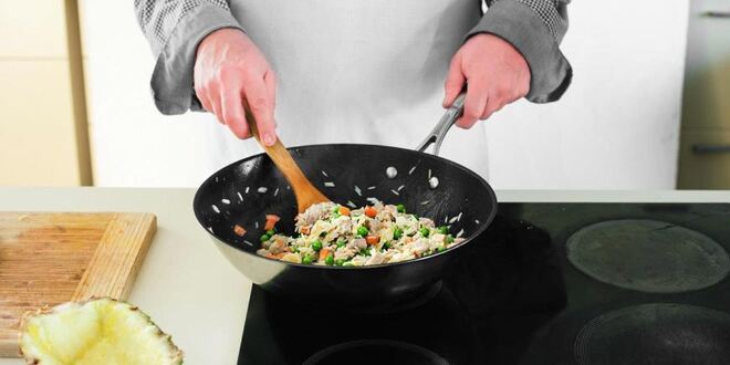 Рецепт жареного риса с ананасом и свининой
