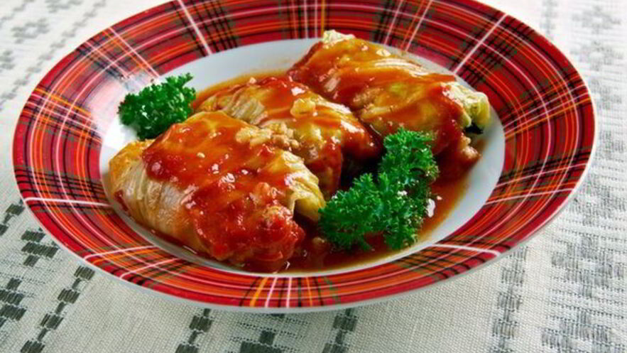 Рецепт жареных голубцов с томатным соусом