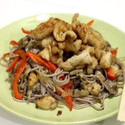 Рецепт Гречневой лапши с курицей терияки