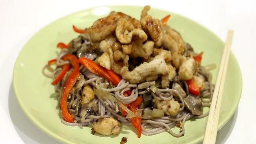 Рецепт гречневой лапши с курицей терияки