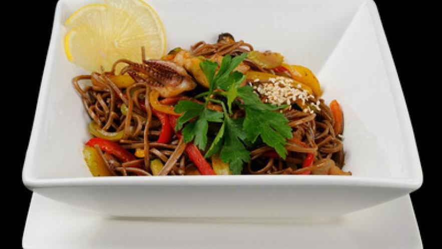 Рецепт гречневой лапши с морепродуктами