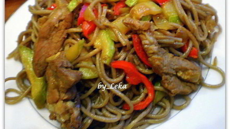 Рецепт гречневой лапши с овощами и мясом