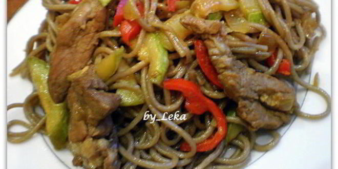 Рецепт гречневой лапши с овощами и мясом