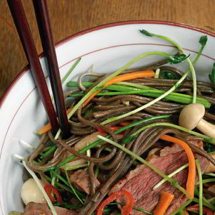 Рецепт Гречневой лапши с овощами, уткой и древесными грибами