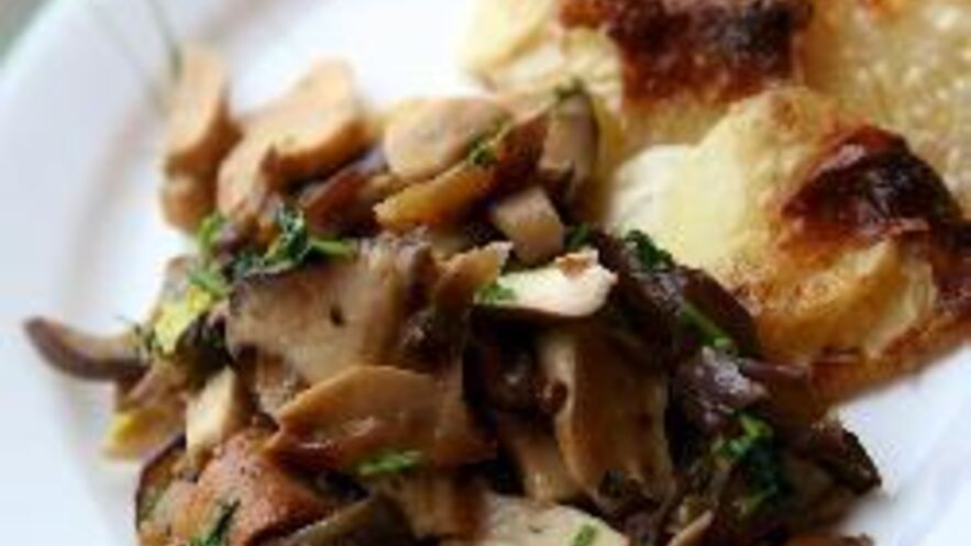 Рецепт белых грибов с баклажанами