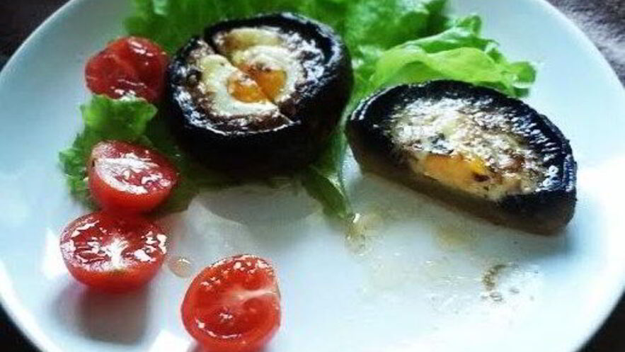 Рецепт грибов, фаршированных перепелиными яйцами