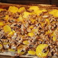 Рецепт Грибов со свининой и картофелем в духовке