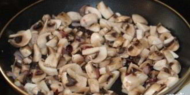 Рецепт грибов со свининой и картофелем в духовке