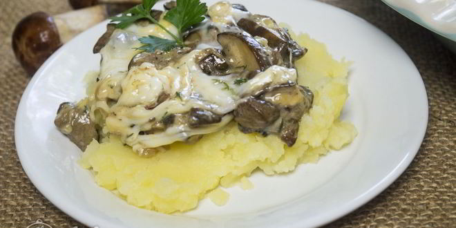 Рецепт грибов в сметане под сыром