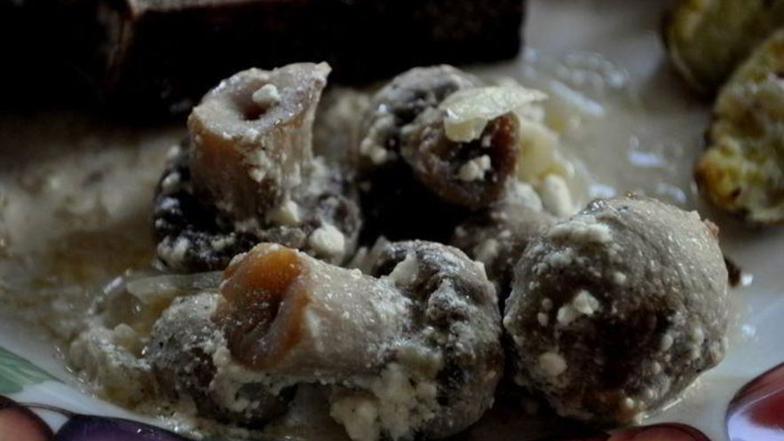 Рецепт грибов, запеченных в сметане с луком