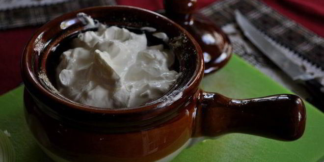 Рецепт грибов, запеченных в сметане с луком