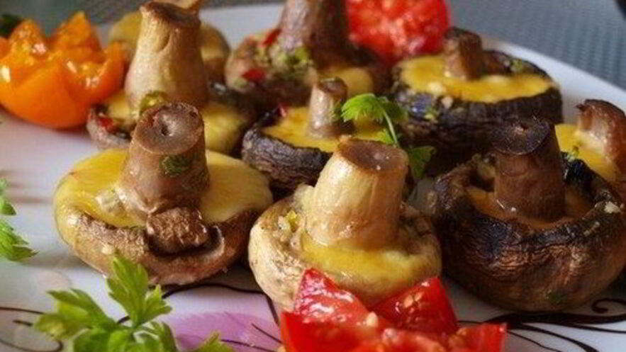 Рецепт острых шампиньонов с сыром из духовки