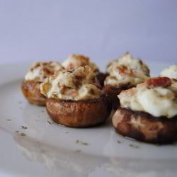 Рецепт Шампиньонов фаршированных беконом под сырной корочкой