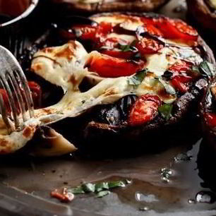 Рецепт Шампиньонов с помидорами и чесночным маслом