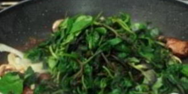 Рецепт жареных грибов со шпинатом