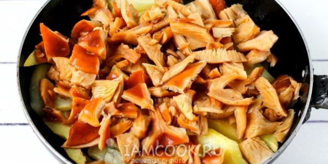 Рецепт жареных рыжиков с картошкой