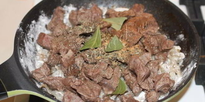 Рецепт гуляша из говядины с подливкой