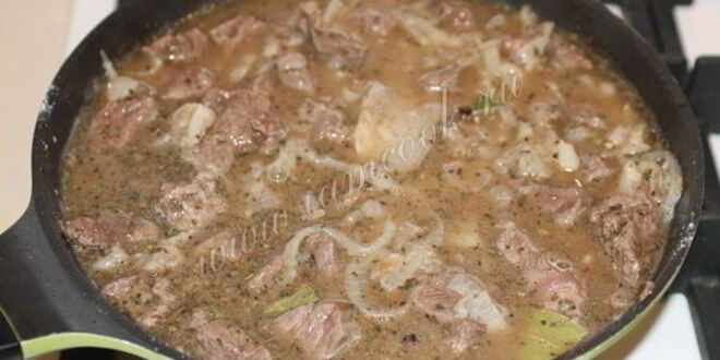 Рецепт гуляша из говядины с подливкой