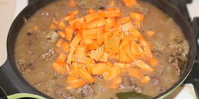 Рецепт гуляша из говядины с подливкой