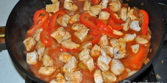 Рецепт гуляша с мясом индейки