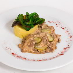 Рецепт Гуляша с солеными огурцами по-крестьянски