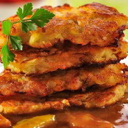 Рецепт Куриного гуляша с овощными пирожками