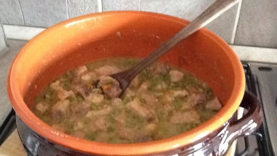 Рецепт спеццатиного — итальянского гуляша с зеленым горошком