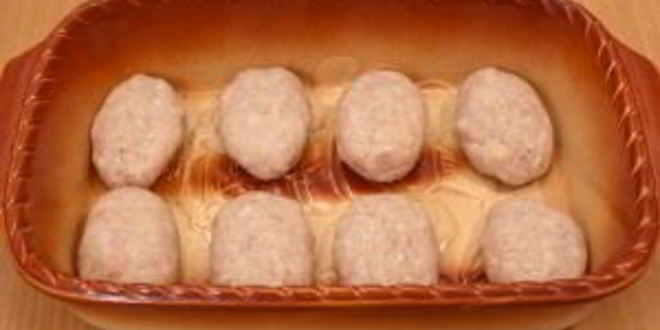 Рецепт котлет из индейки, жаренные с помидорами и сыром